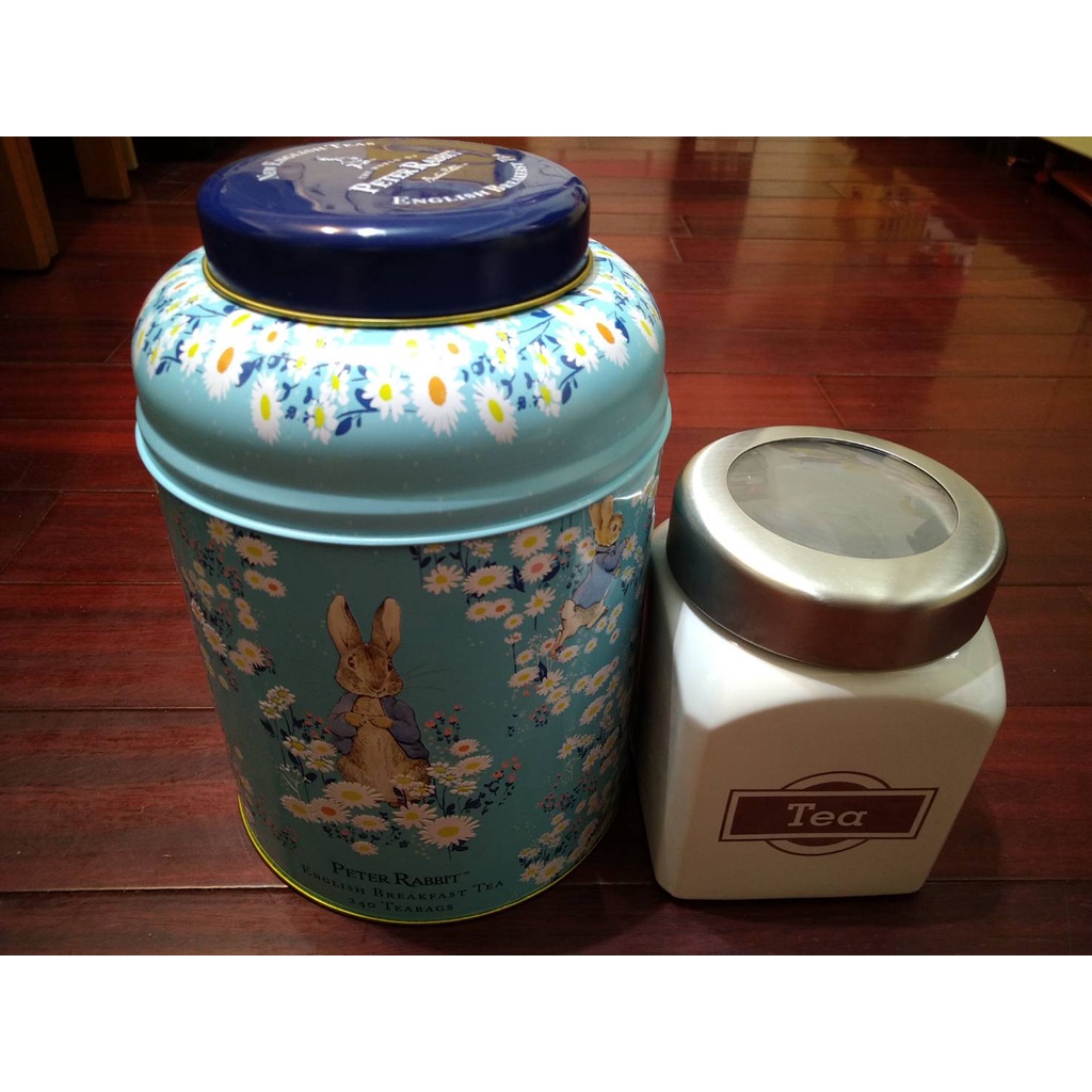二手 好市多早餐茶包鐵罐 不含茶包 彼得兔鐵罐 英倫風空罐 裝飾白色陶瓷罐 紅茶罐 英國風鐵罐 藍色茶罐 tea收納桶