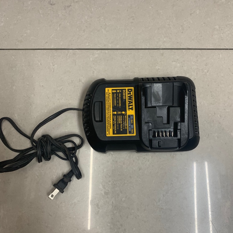 二手 外匯 得偉 101充電器 4A快充110V Dewalt DCB101  12v~20v可用充電器4A快充