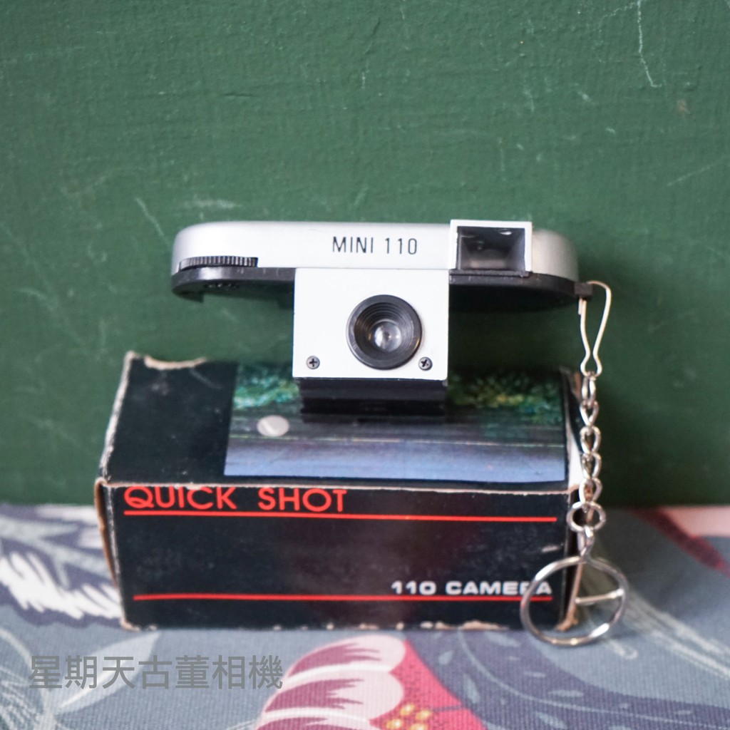 【星期天古董相機】零件機銀黑吊飾110玩具相機 110格式底片 底片相機 玩具相機 附贈過期底片