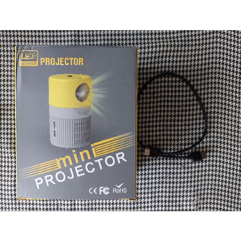 【現貨】9.9成新附贈一條HDMI線 可攜式投影機 LED mini projector 家用投影機 YT400