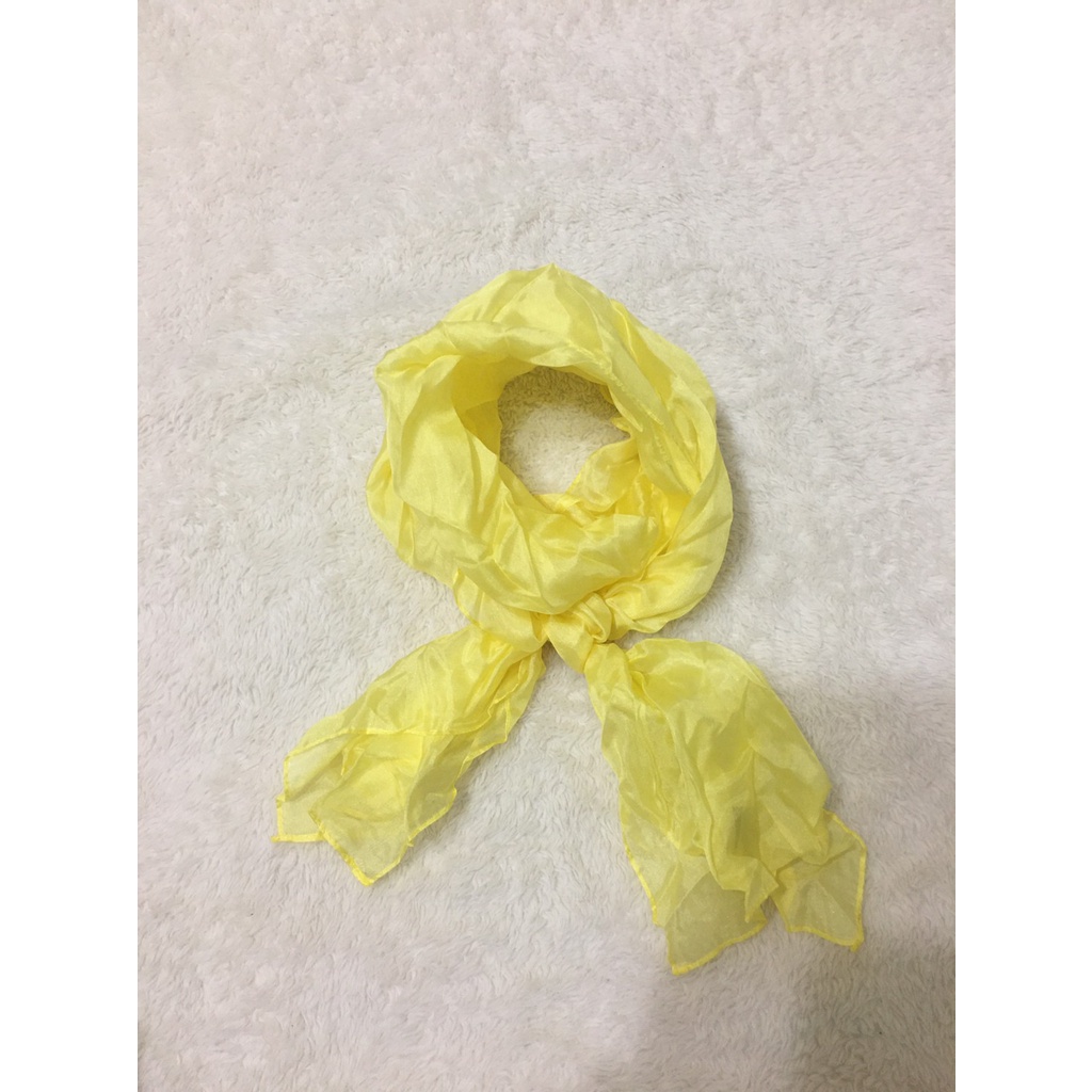 （二手）日本製 鵝黃色純色緞面長條絲巾 絲質圍巾
