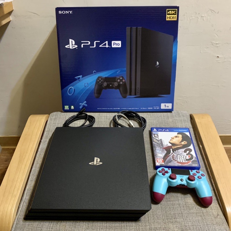 保固內 PS4 PRO 1TB 7218B (Sony 原廠公司貨)+ 人中之龍 3