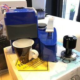 ＊卡拉拉咖啡精品＊NOMAD 手壓 義式咖啡機 行動 免插電 壓力可達9BAR 可萃取出專業Espresso