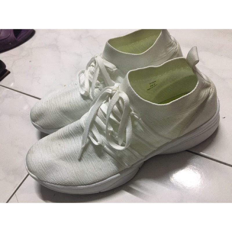Gu購入休閒白鞋尺寸28 蝦皮購物