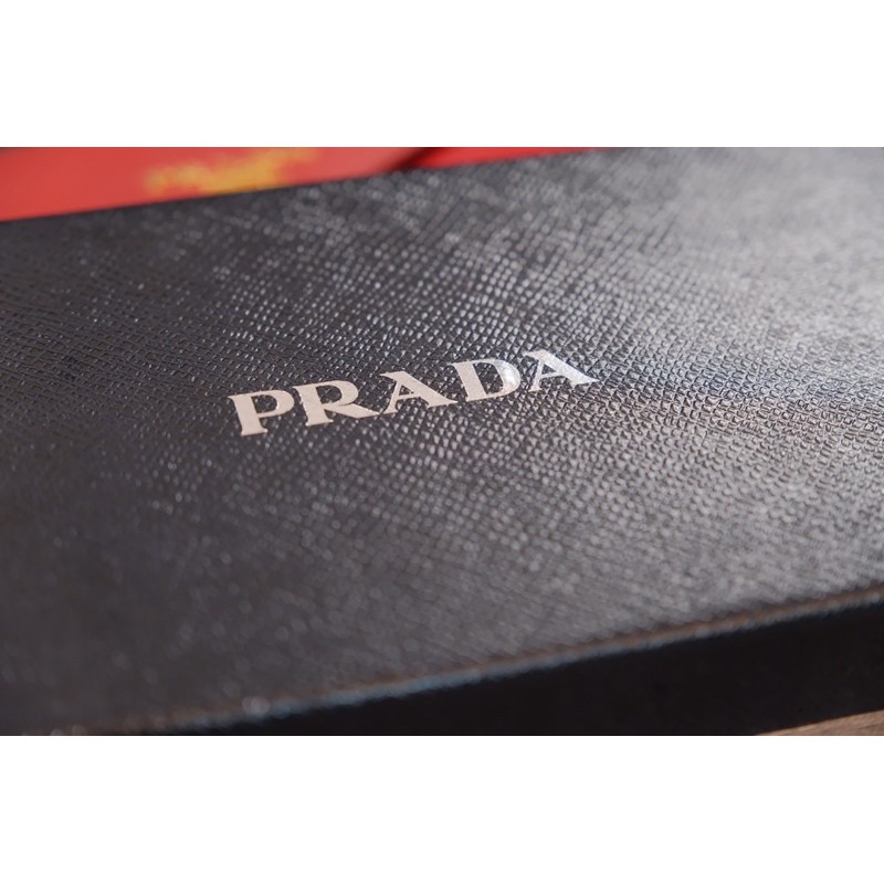 「公司貨」義大利 PRADA 女生長夾 公司貨