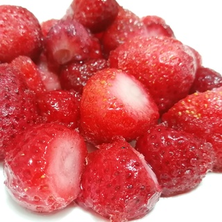 冷凍草莓1kg包裝 苗栗有機農場有檢驗報告 蒂頭都處理乾淨 可作果醬、果乾、冰淇淋、冰沙、優格 產地直送自產自銷季節限定