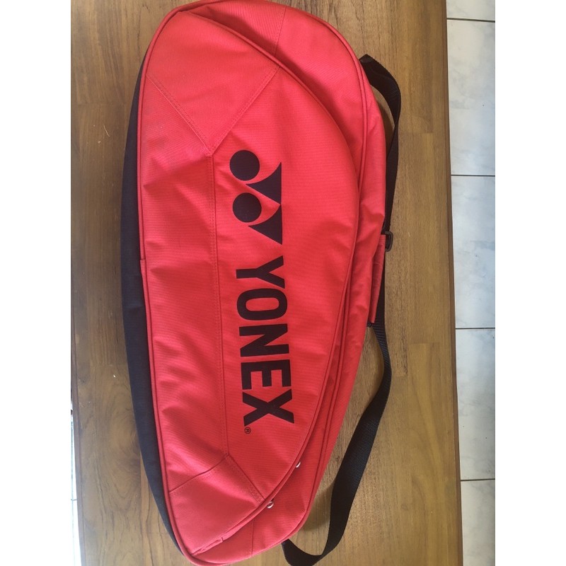 YONEX 羽球紅色拍袋 6支裝，9成新 有小污漬 完美主義者勿試