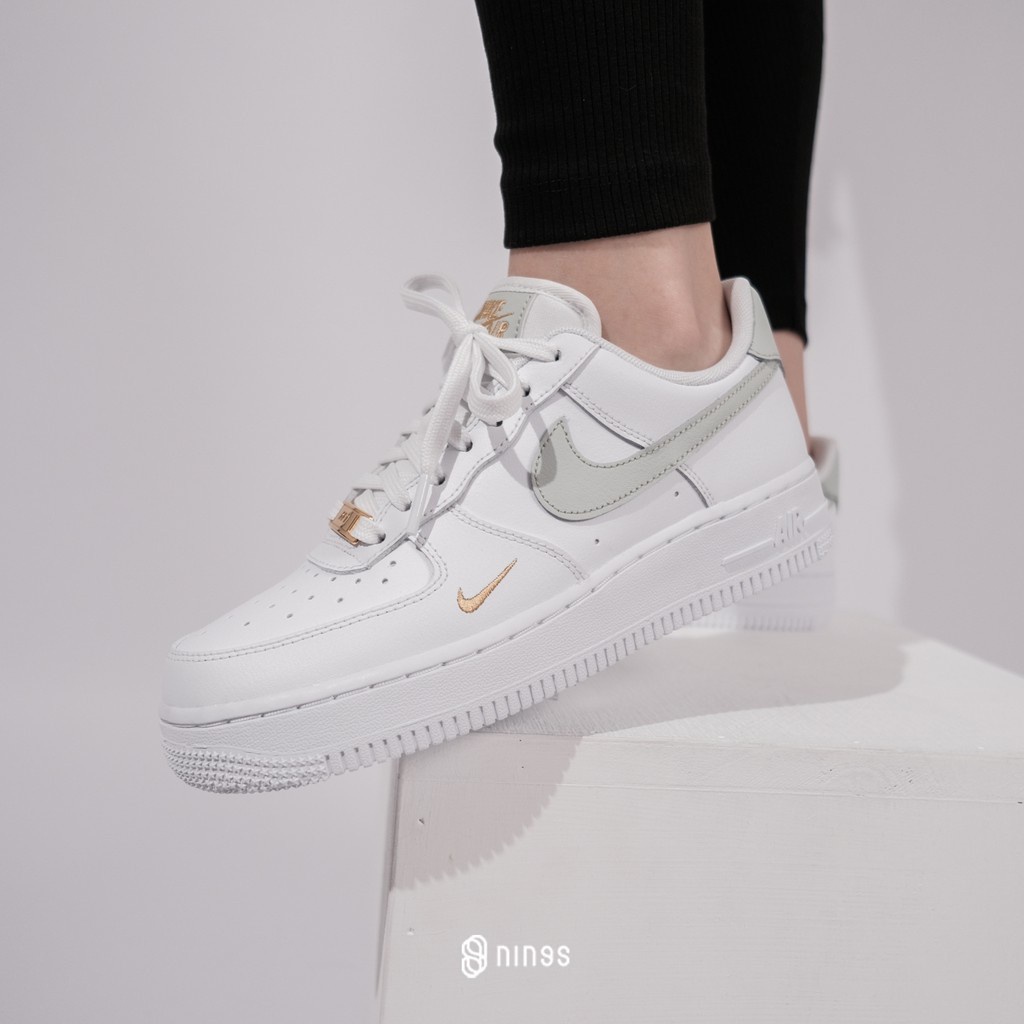 NIKE 耐吉AIR FORCE 1 LOW 灰綠小金勾CZ0270106透氣皮革氣墊緩震滑板板鞋低筒厚| 蝦皮購物