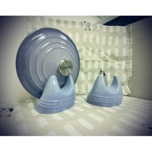 【LE CREUSET】瓷器鍋蓋架（藍鈴紫）