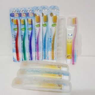 🥀艾多美💍攜帶式口腔旅行組 1個 顏色隨機出貨 （內容物：牙刷、50g蜂膠牙膏、牙間刷、攜帶盒）