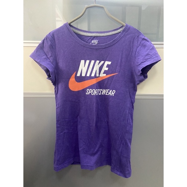 NIKE ® 女款短袖T-shirt 出清（顏色：紫色）