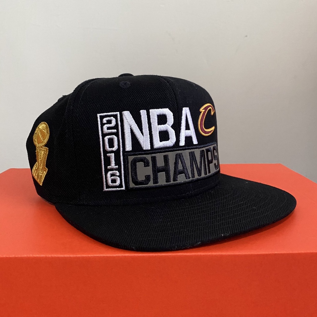 【二手良品】Adidas CAVS 騎士隊 2016 NBA 總冠軍 Snapback 棒球帽 LeBron James