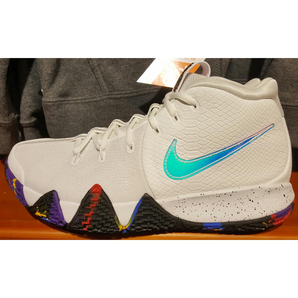 售完 2018 NIKE ZOOM KYRIE 4 EP NCAA XDR 籃球鞋 白藍黑 彩色底 943807-104