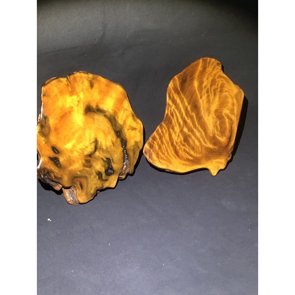 台灣ㄧ級木黃檜  土豆瘤  Q珠瘤 倒閣料 皮衣完整 花色飽滿 如圖示就不多贅述 兩顆瘤合售