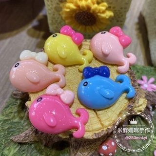卡通貼片類【2入彩色鯨魚貼片】彩色鯨魚 海豚 樹脂可愛貼片 貼飾 髮飾材料 勞作 飾品 工藝 手作DIY