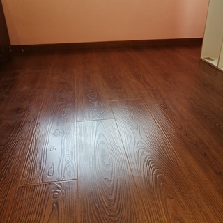 復古木地板强化複合木地板12mm家用地暖耐磨防水臥室地板條紋理廠家直銷e0