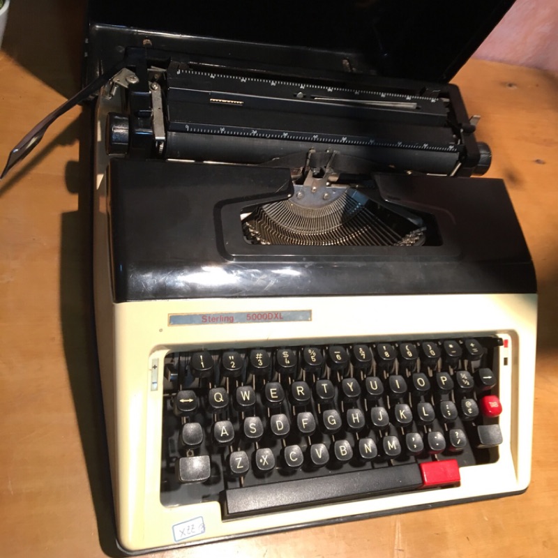 T3早期打字機（出清） ..僅擺設用#打字機#收藏#擺設#測#僅擺設