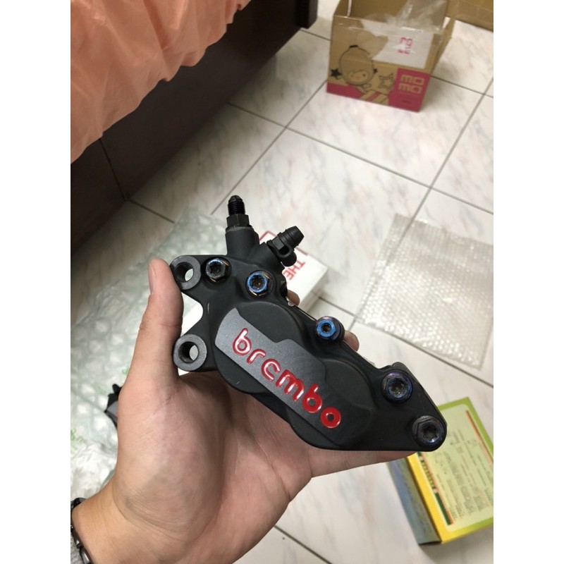 brembo 黑底紅左卡 私人下標