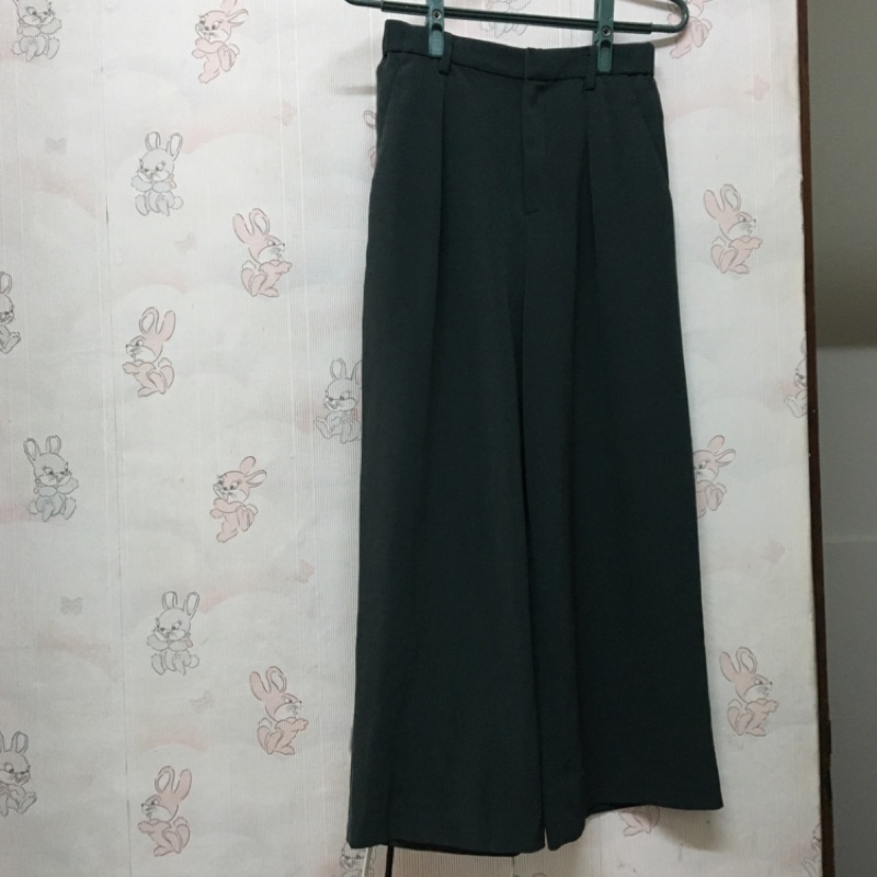 Uniqlo 深綠垂墜風九分褲寬褲厚雪紡打褶 蝦皮購物