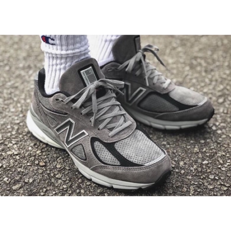 new balance white and pink shoes