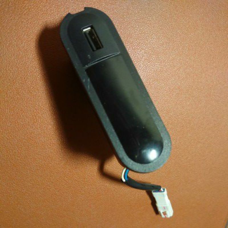 原廠 gogoro2 USB 充電插孔
