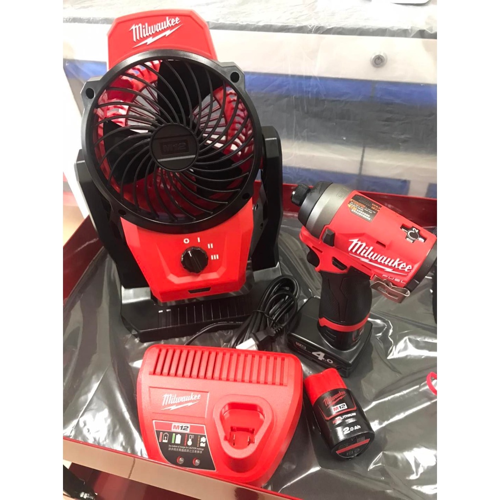 三起工具-Milwaukee美沃奇優惠來囉~12V鋰電無碳刷起子機+電風扇雙機組/現在買就送美沃奇帽子~~