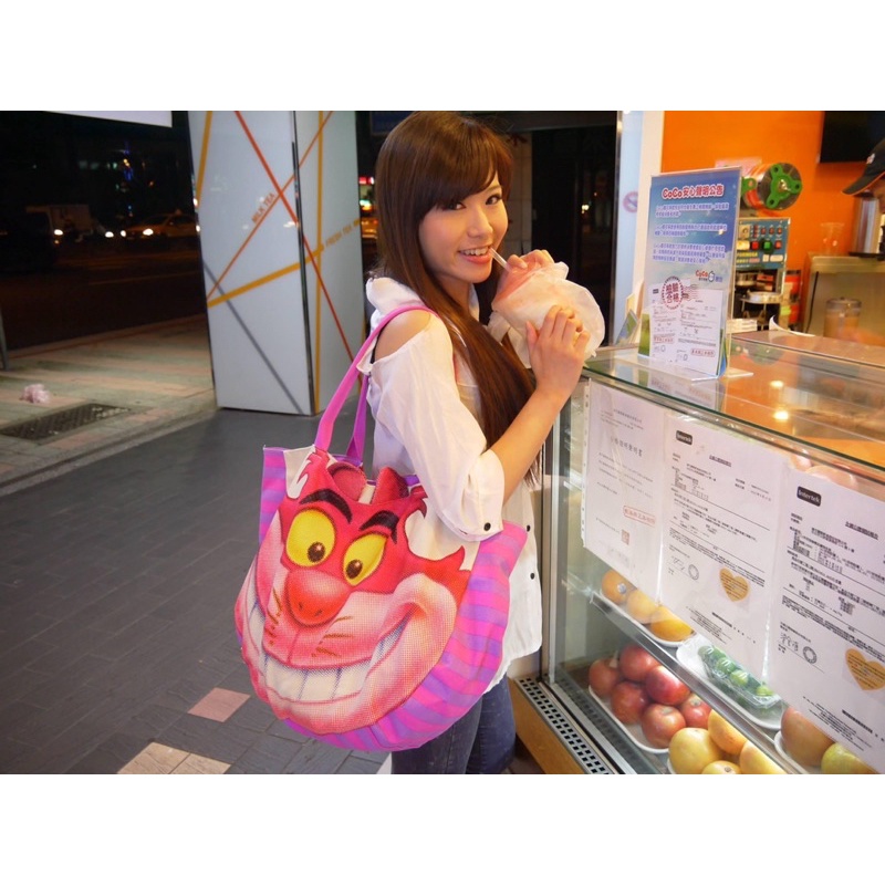 東京迪士尼2013年帶回愛麗絲夢遊仙境妙妙貓笑笑貓說謊貓超大購物袋