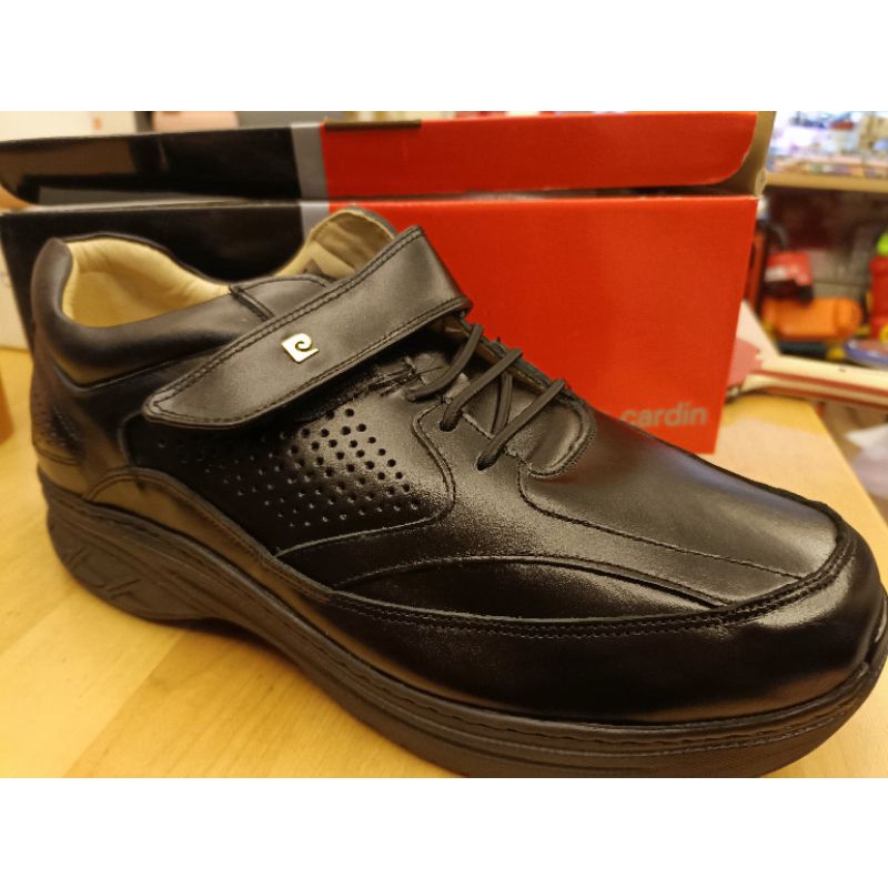 台灣製 休閒皮鞋 勤務鞋 pierre cardin 皮爾卡登 45號 全新黑色 因尺寸大小同一運單僅限1雙