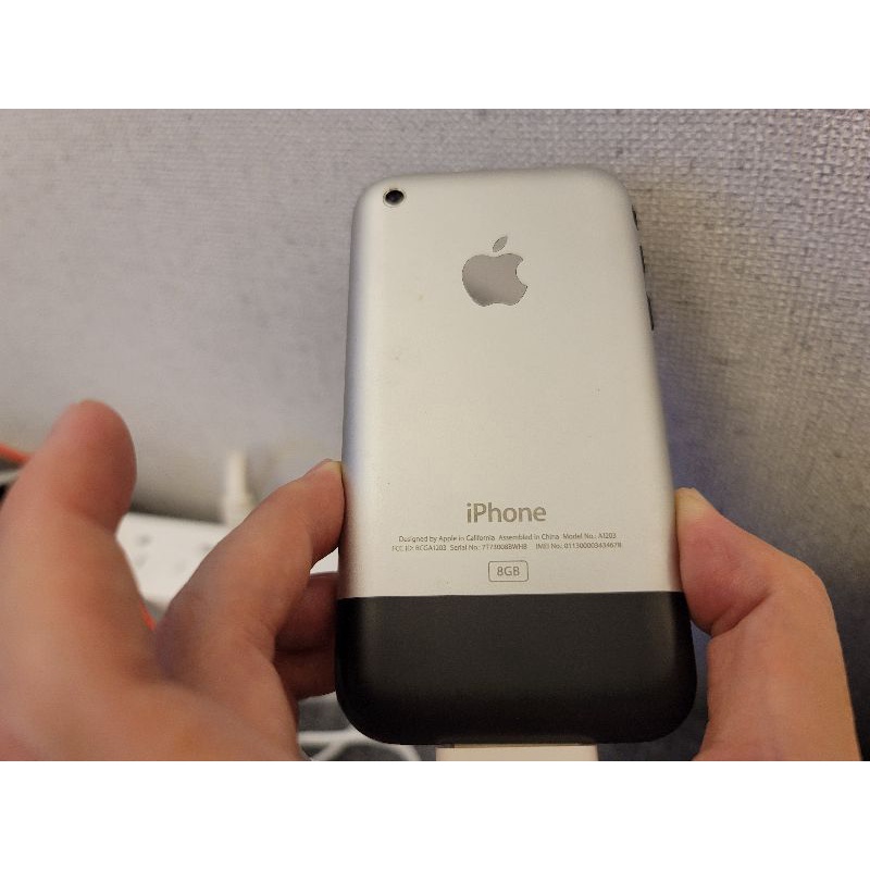 出售珍藏品 初代iPhone  Apple iPhone 2G 銀色 8G高規版