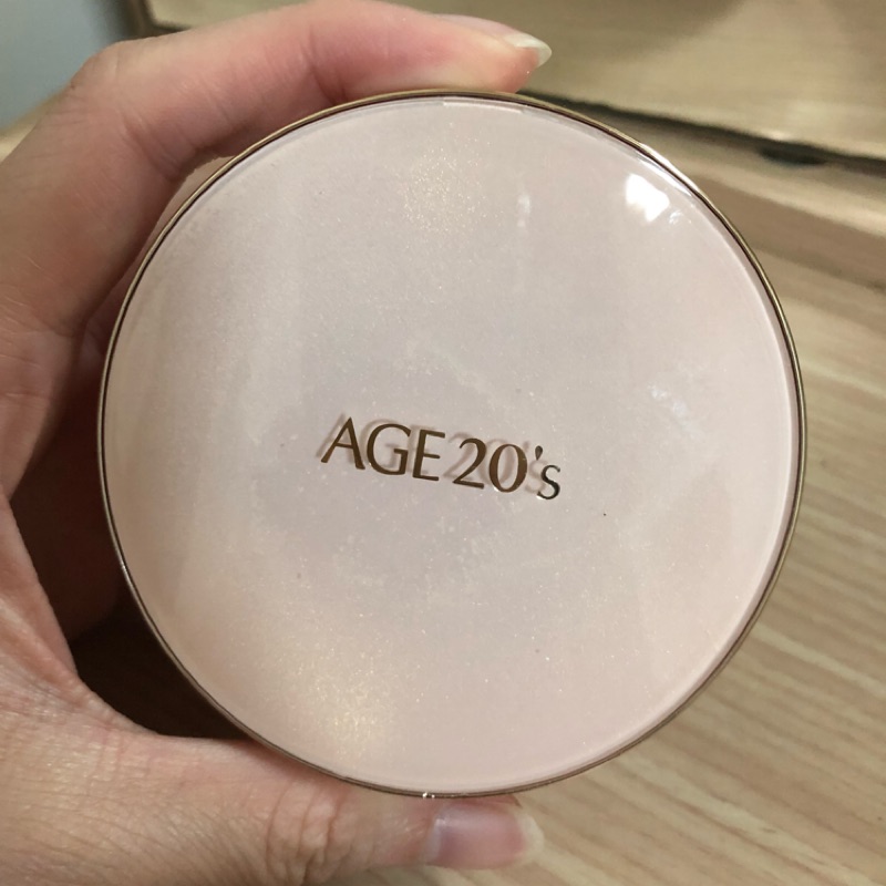 Age 20’s 水光精華氣墊粉餅（粉盒）一個 （實品如圖所示）