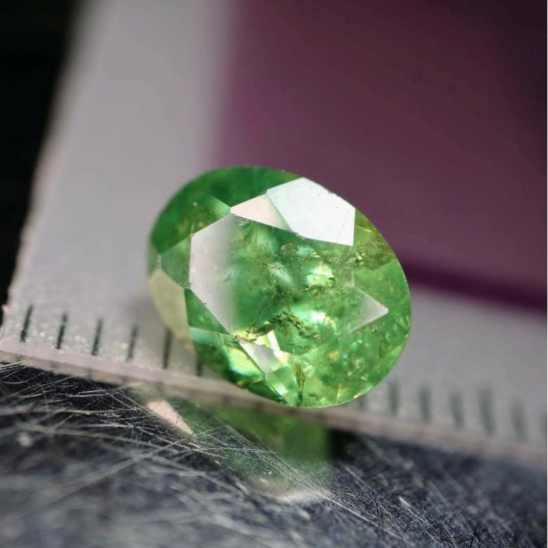 天然無處理翠榴石Demantoid Garnet切面裸石1.87克拉