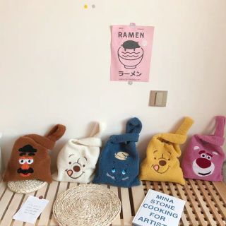 淘樂家生活趣✈️秋冬日韓ins卡通毛絨手腕包糖果色可愛手提包少女心馬甲背心袋環球影城熱賣款羊羔背心提袋