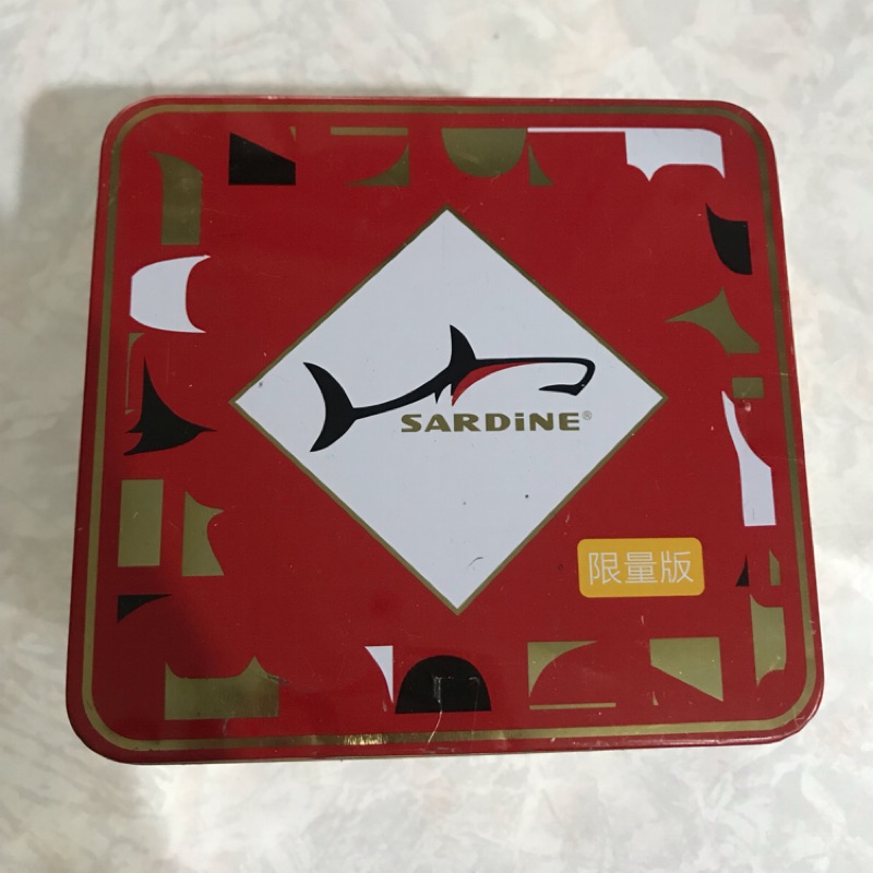 沙丁魚 sardine 限量版紅方盒  金色沙丁魚