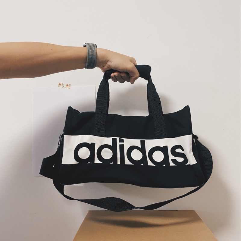 Adidas 健身包包（小型圓筒包）