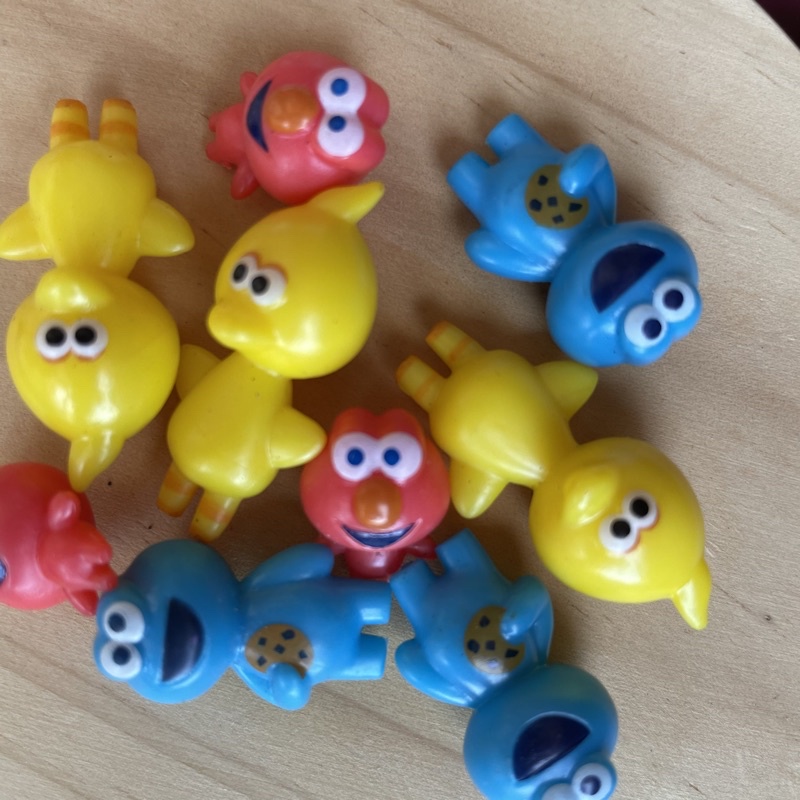 Meg’s pick 芝麻街 big bird Elmo Cookie Monster 迷你公仔 三個角色ㄧ組唷