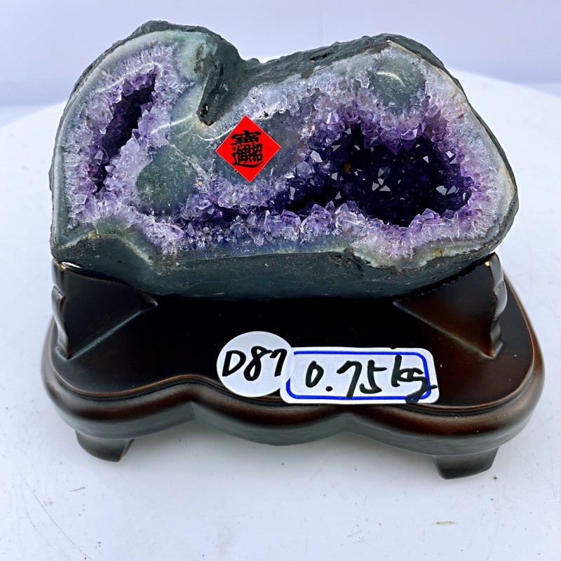 H1797 頂級稀有品項烏拉圭正水型ESP紫水晶洞  0.75kg，高12cm，寬14cm，厚度11cm，洞深1紫晶洞