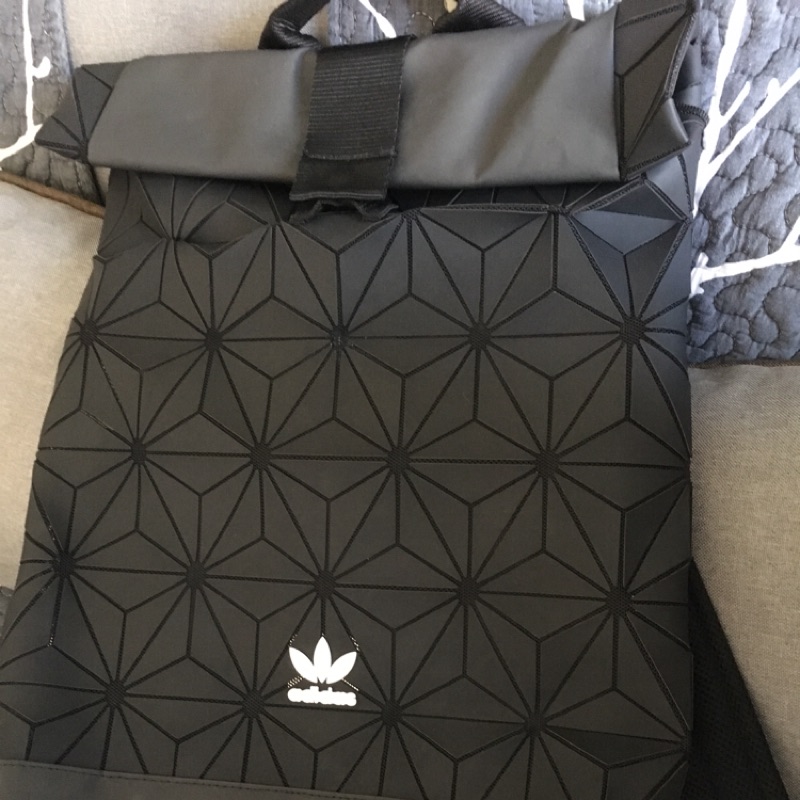 （超商免運）Adidas Og Urban backpack 三宅一生後背包