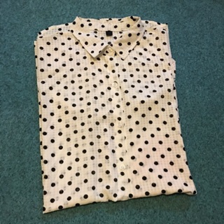👗白色水玉點點短袖長版襯衫