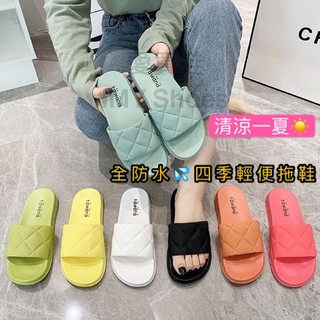 全防水💦馬卡龍格紋夏日一片拖鞋【臺灣現貨快速出貨】一字涼拖鞋 平底涼拖鞋 軟Q舒適 小香風 海灘鞋 輕便室內拖 家居拖鞋