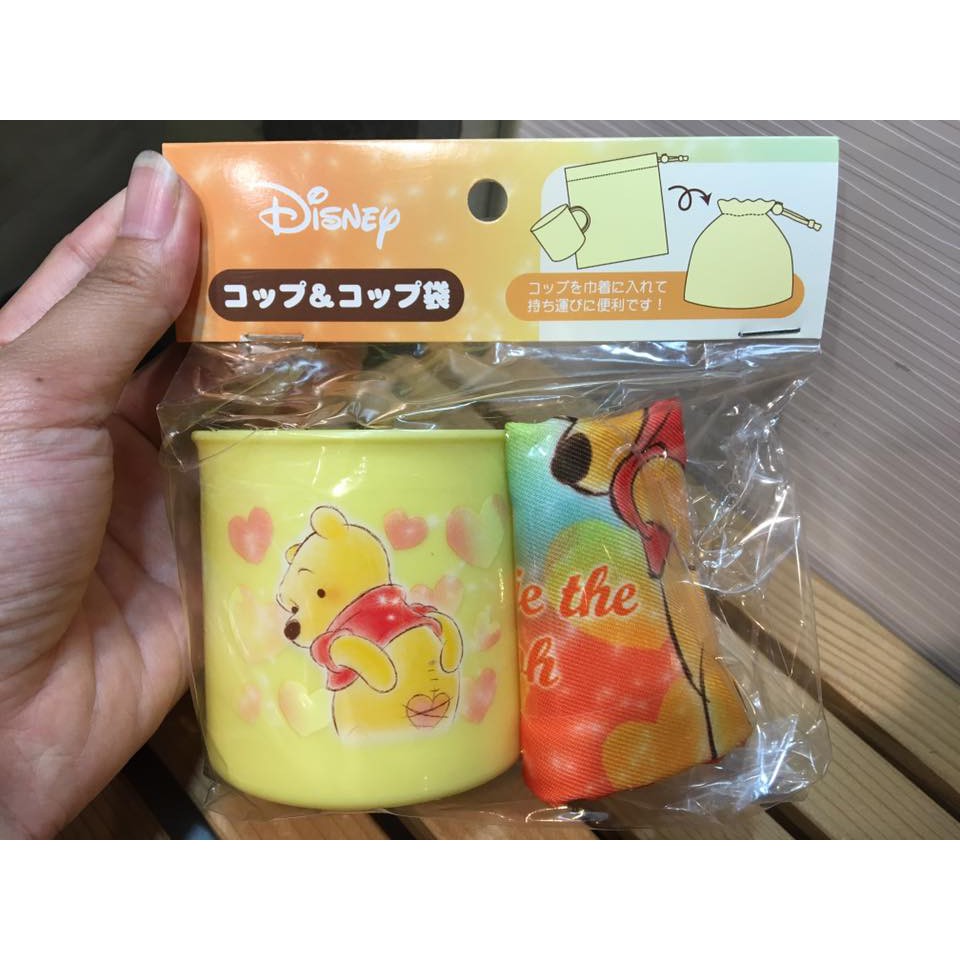 阿虎會社【C - 580】正版 日本進口 日本正版 迪士尼 小熊維尼 維尼熊 維尼 束口袋+杯子 一套 現貨