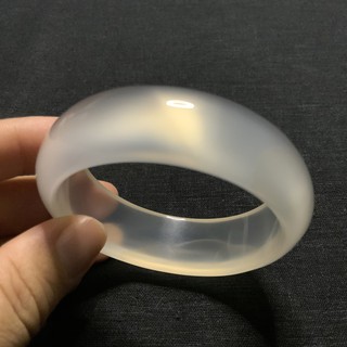 天然原石原色 極品起膠玻璃種 冷白冰寬版瑪瑙玉髓手鐲 高冰透強瑩光