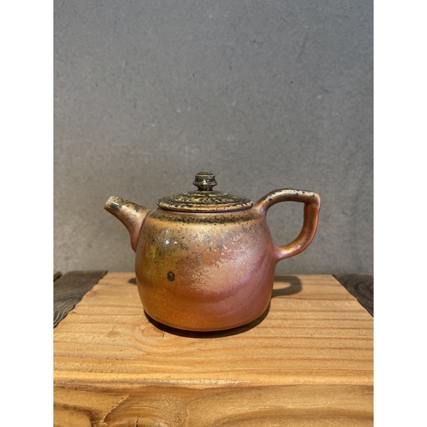陶藝名家-何昭穎老師-柴燒茶壺；鐵含量高能軟化水質