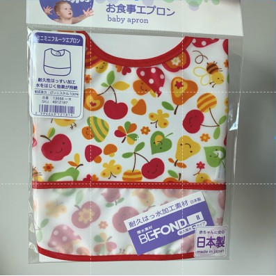 全新 日本帶回 吃飯用 圍兜 蘋果 汽車 笑笑羊 小叮噹 哆啦a夢 現貨各1