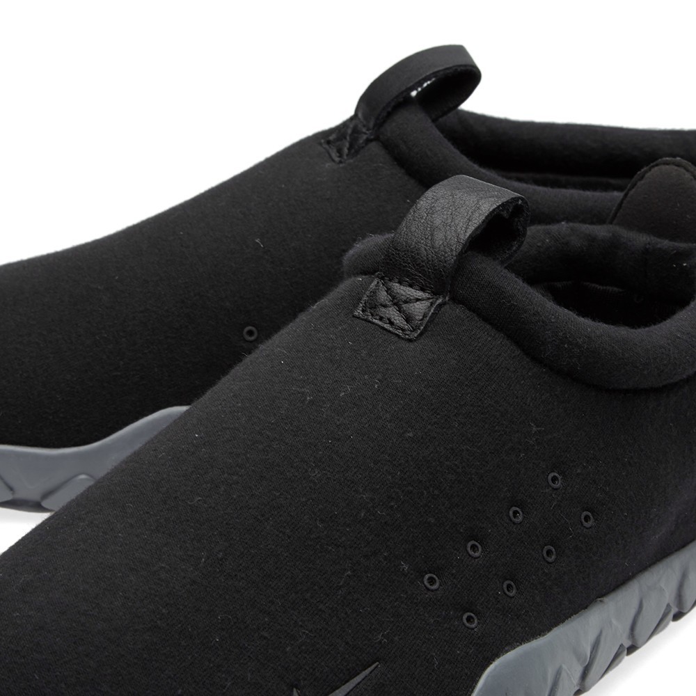 nike air moc tech