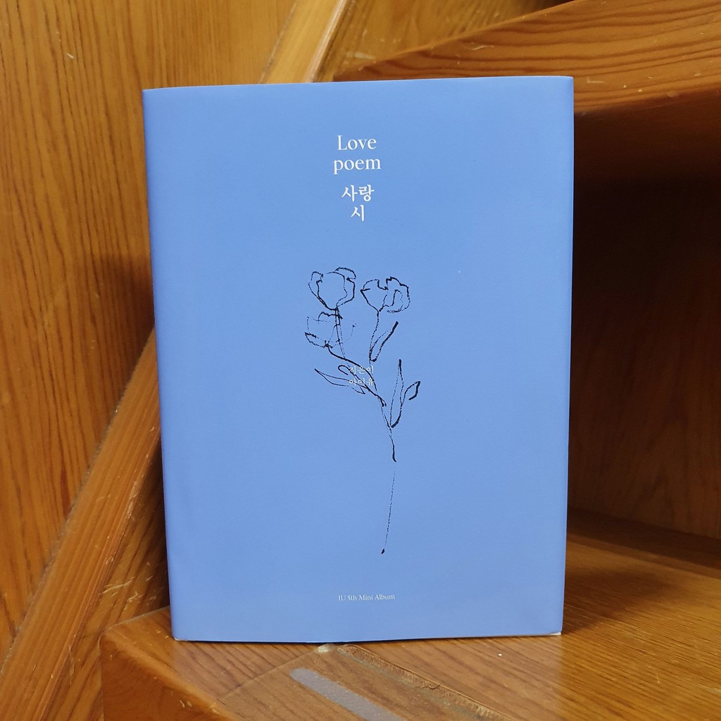 [ 二手 ] IU 第五張迷你專輯「Love poem」(韓國進口版)