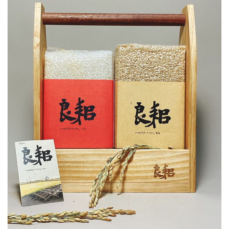 禮品包裝(1公斤裝白米/糙米任選2包+1個原木提盒)，品種: 台南16號及台南19號，產地:台南後壁