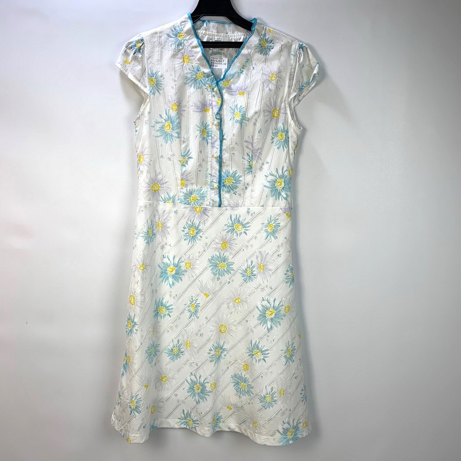 200701品牌JOJOBA白色緞面藍色向日葵花朵洋裝