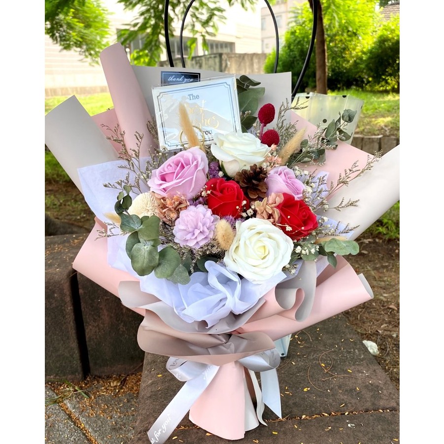 Sunflower Studio晴天花室 客制大型乾燥花束 情人節花束 香皂玫瑰花束 滿天星花束 乾燥花 蝦皮購物