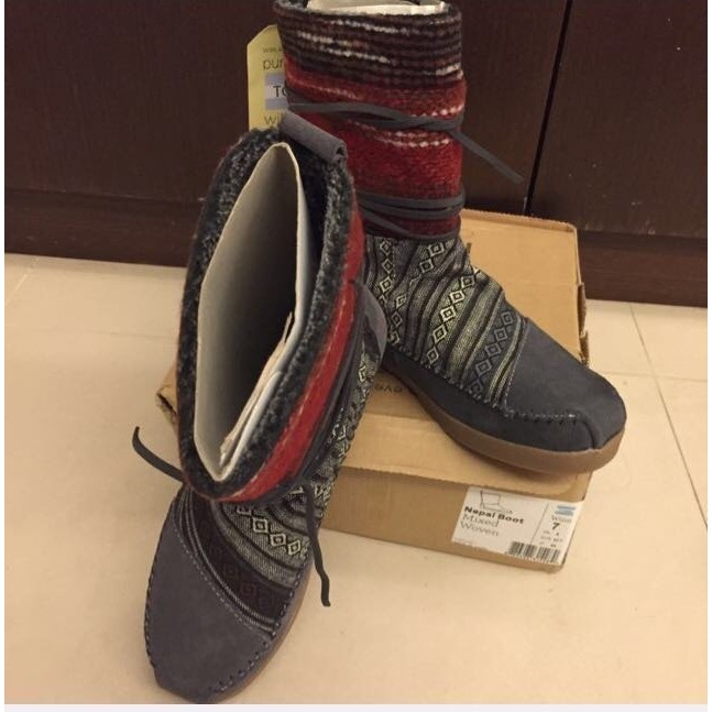 M【芮芮的店】TOMS 灰紅多彩條紋尼泊爾羊毛雪靴子/雪靴/靴-女款23CM(原廠)
