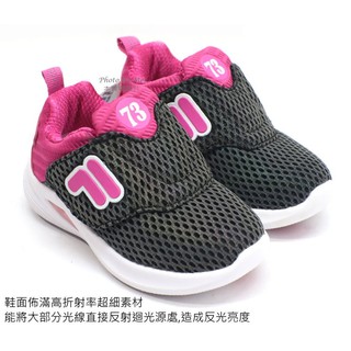 新品上架 FILA KIDS 反光系列兒童運動休閒慢跑鞋 ( 黑桃 7J852T055)